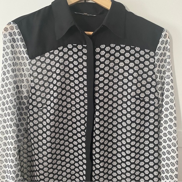 Women’s Blouse - Size Medium - Picture 2 of 3